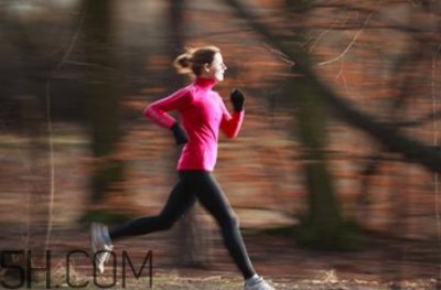 ​经常慢跑的好处有哪些？慢跑减肥的正确方法是什么？